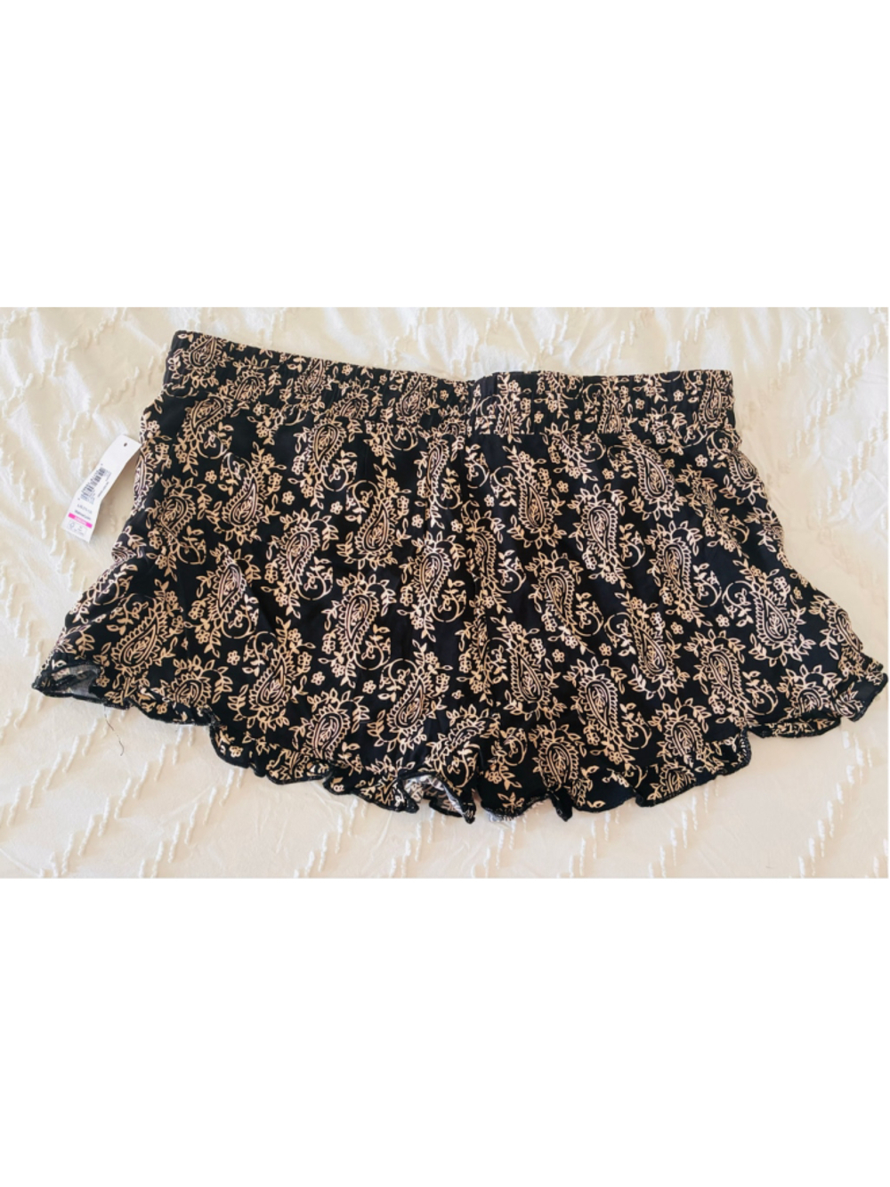 Women's No Boundaries Black Beige Paisley Rayon Shorts Juniors L (11-13)